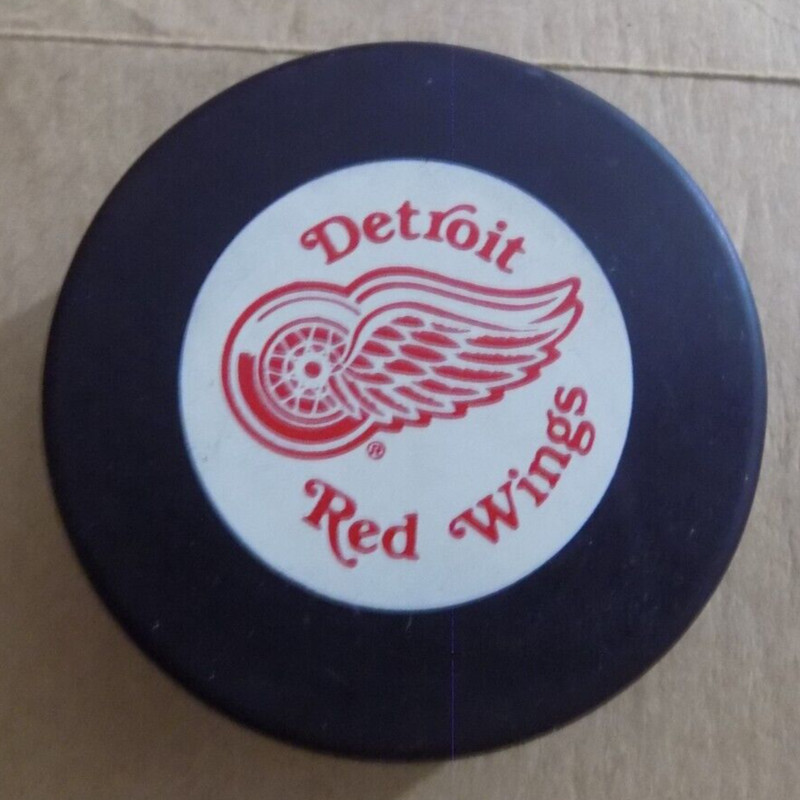 Detroit Red Wings NHL Hockey Puck