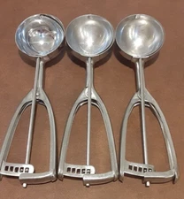 Vollrath 47152 - #12 Stainless Steel Squeeze Ice Sceam Scoop, 2-3/4 Oz