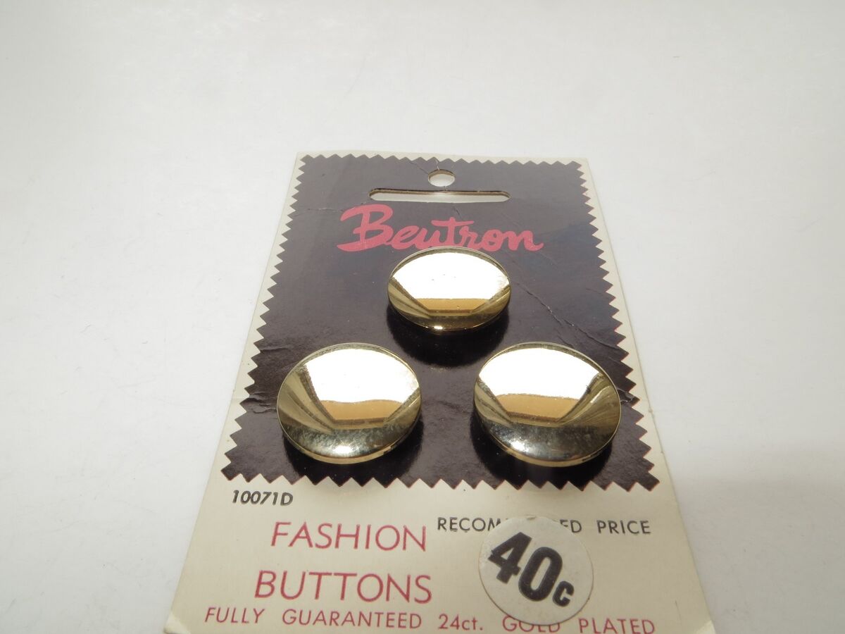 Beutron Off White 15mm Buttons on Original Card Beutron Off White 15mm Buttons on Original Card
