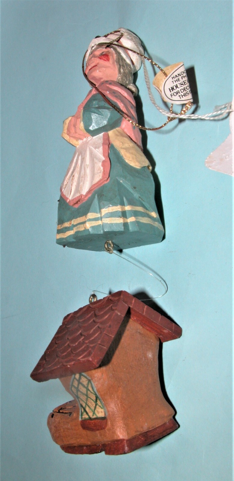 House of Hatten, Little Ole Lady in a Shoe ornament 1999, wood look, cast New-image