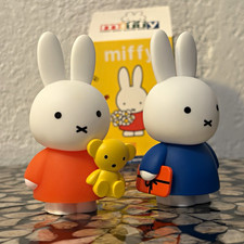 Miffy Series 4 - Miffy Figurines Set - Orange w/Bear and Blue w/Present