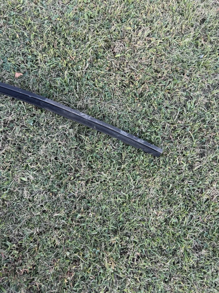 Original GM Run Channel 85619358 1996-2023 Chevrolet Express GMC Savana - Derecha Foto 4 de 4