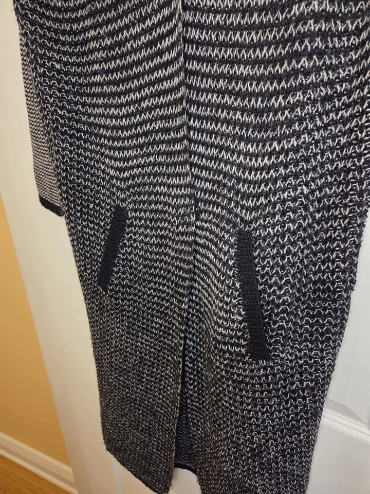 Willow & Clay Long Sweater With Pockets Sz Small Preloved - Image 3 of 4