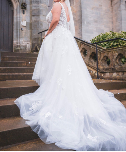Wedding Dress - Picture 1 of 2