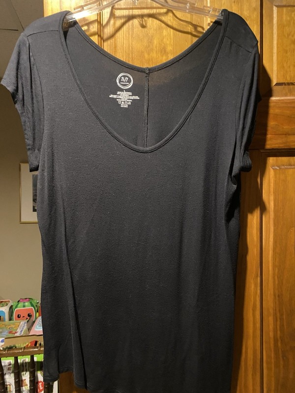 Maunces Women’s Top Size L Color Black