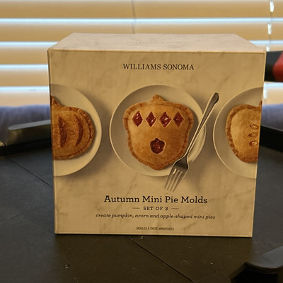 Williams Sonoma Autumn Mini Pie Molds Set of 3: Apple, Acorn, Pumpkin New In Box