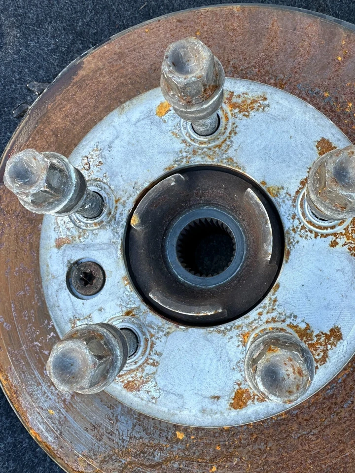 VOLKSWAGEN TOUAREG 2011-2017 eje del lado del pasajero delantero derecho buje nudillo OEM Foto 3 de 4