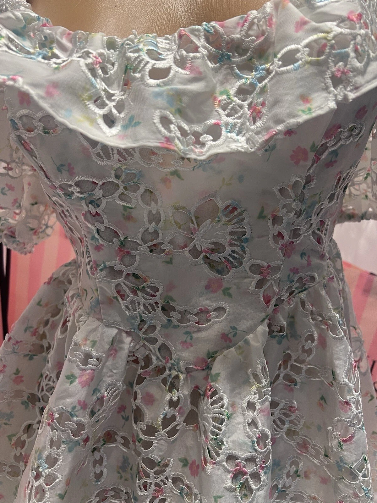 UNDERCOVER FOR LOVE & LEMONS per Victoria Secret Mini Abito Magnolia Bianco Floreale Piccolo