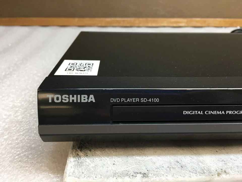 Toshiba SD-4100KU Digital Cinema Progressive DVD Player w/o Remote Control - Image 2 of 4