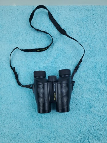 Nikon Travelite V 10x25 5° Kompakt Fernglas mit Tragetasche