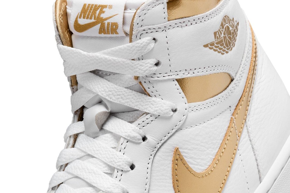 Size 10.5 - Air Jordan 1 Retro OG High Metallic Gold W for sale