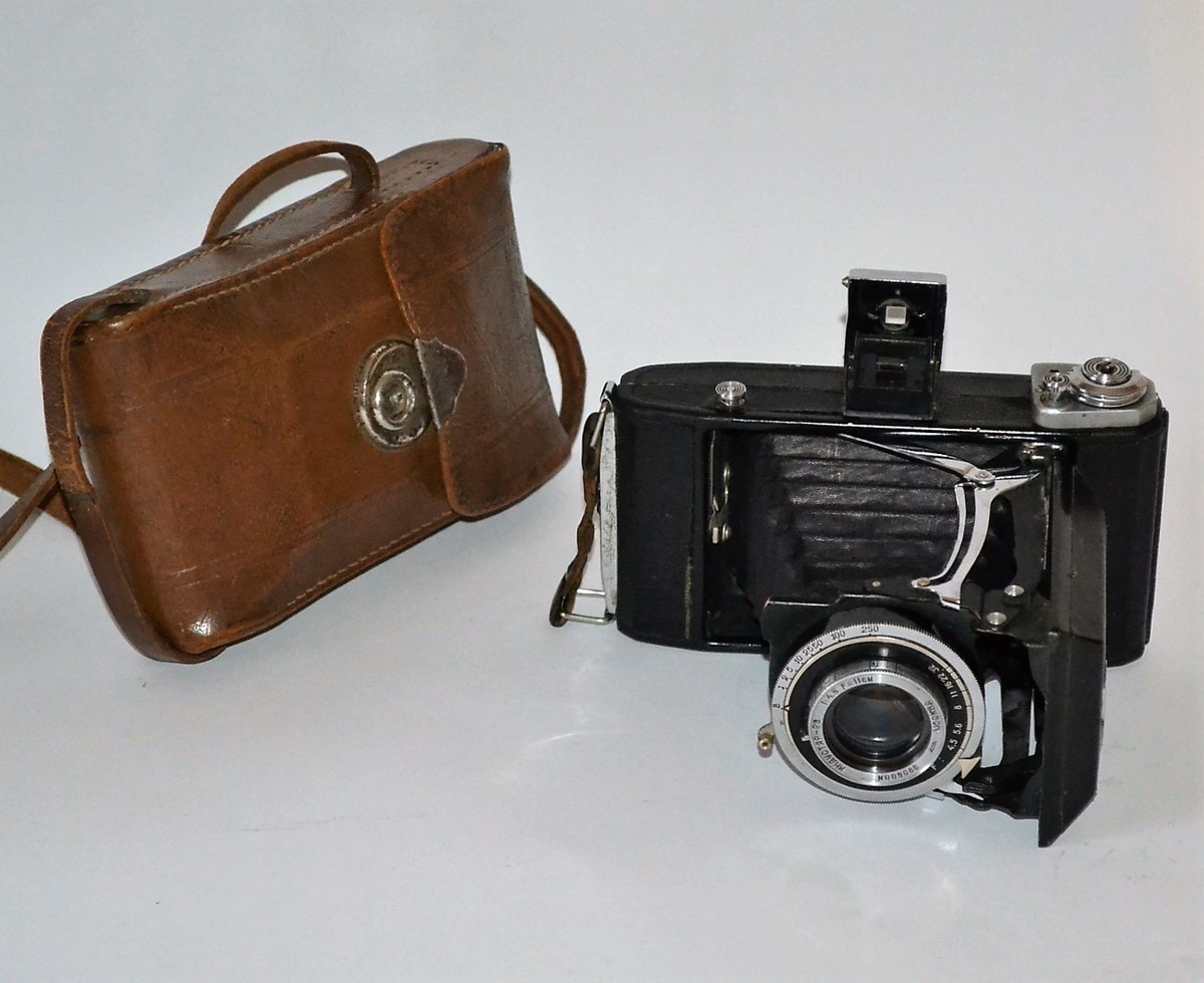 Máquina fotográfica analógica vintage de médio formato 6x9 Bilora