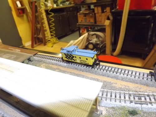ONTARIO NORTHLAND WOOD SIDED # 125 N-Scale Custom Painted Caboose - Picture 3 of 3
