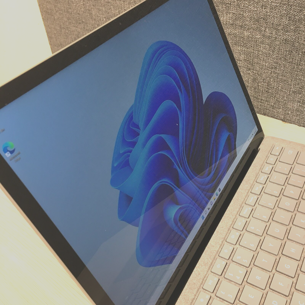 Microsoft Surface Laptop 2 1769, i5-8250U CPU, 8GB RAM, 256GB SSD, Windows 11 Microsoft Surface Laptop 2 1769, i5-8250U CPU, 8GB RAM, 256GB SSD, Windows 11