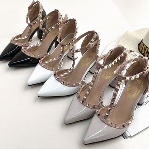 studded pointed shoes