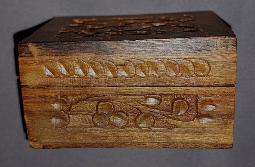 Schatulle Holz Box verziert Kästchen Blumenmotiv Ornament Schmuckkästchen klein - Bild 2 von 5