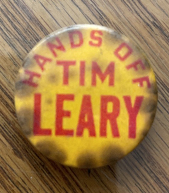 HANDS OFF TIM LEARY VTG 60s PINBACK BUTTON LSD HIPPIE COUNTER CULTURE DRUG PEACE