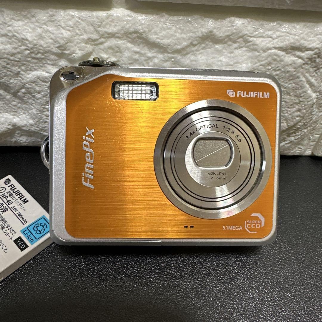 Fujifilm FinePix V10オレンジ色 2GBメモリーカード付き Fujifilm FinePix V10オレンジ色 2GBメモリーカード付き