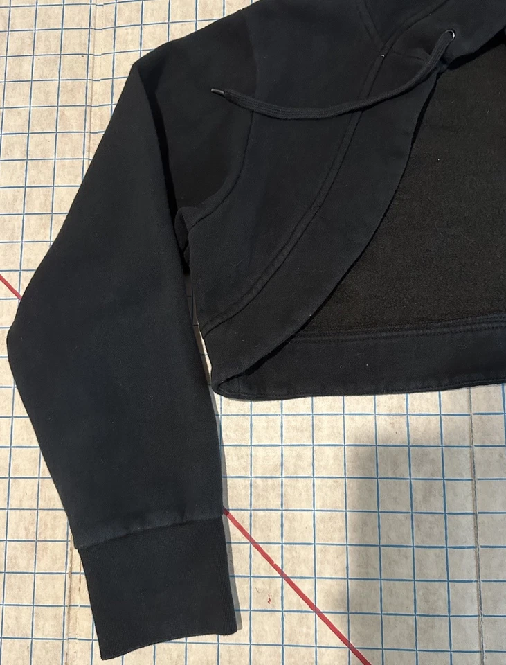 Sudadera corta metálica Y2K para mujer mango 21x13 cuadrada surf skate grunge talla 14 Foto 3 de 4