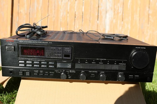 Luxman R-114 Digital Synthesized AM/FM Stereo Receiver, made in Japan
