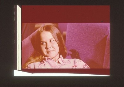 Filmdia Airport 75 - Linda Blair Rotstich 16mm in 35mm Frame sx42-35-5-1