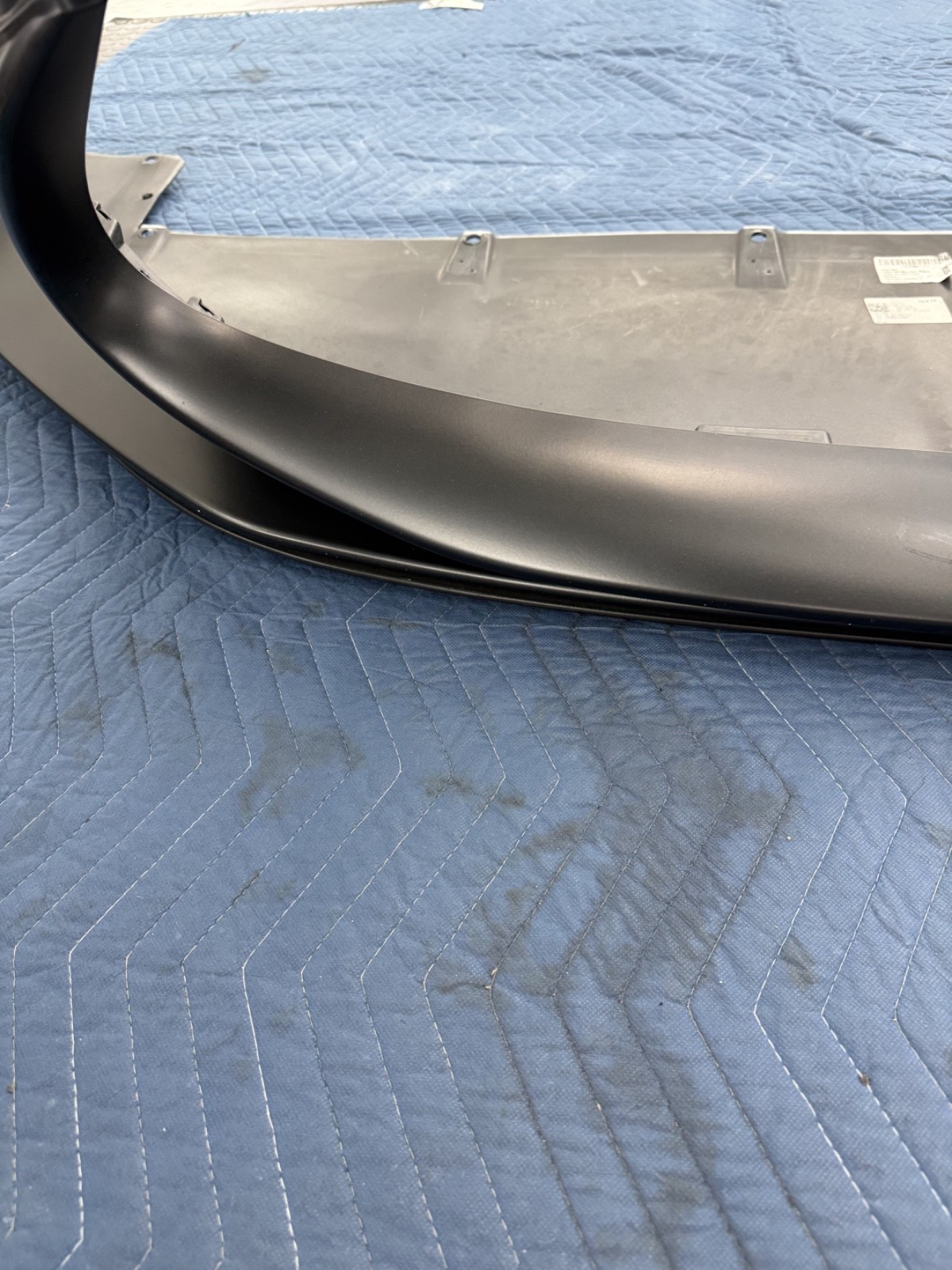 Maserati MC20/Ciello. OEM Front bumper lower splitter Part no. 6702229350
