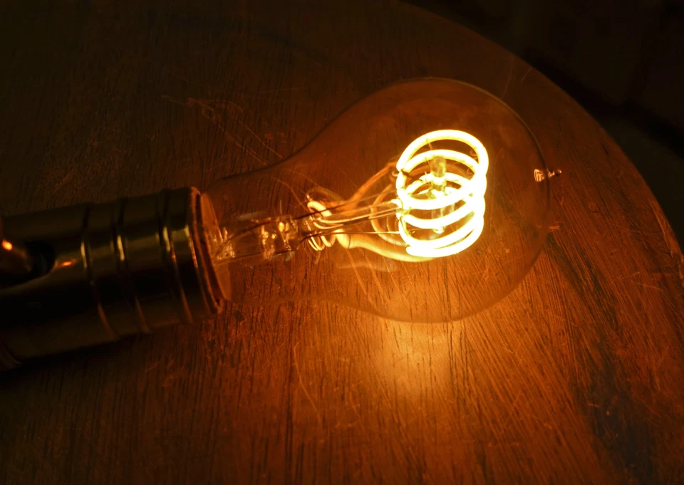 LED Edison Bulb A19, Curved Vintage Spiral Loop Filament, 4watt (40w), Dimmable - Image 4 of 4