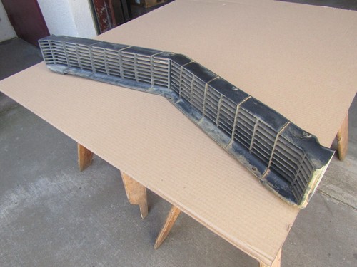 1972 Chevrolet Impala Lower Grill Original GM - Picture 17 of 18