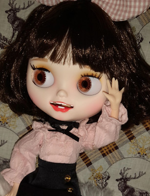 Blythe Puppe Lächeln Mund nackt gelenkiger Körper Zähne individuell mattes Gesicht schwarze Haare Spielzeug