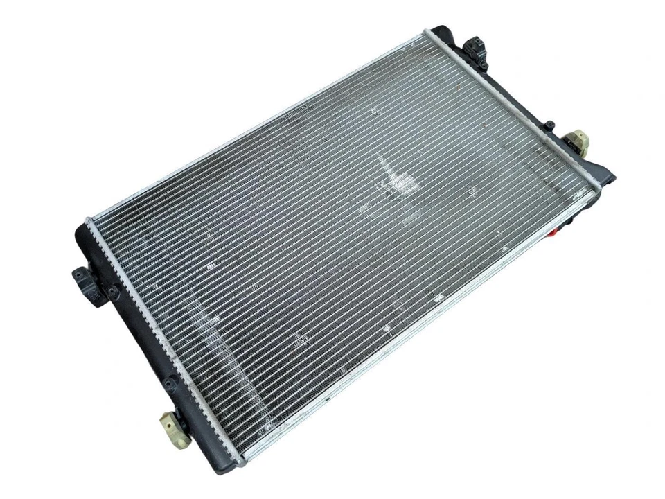 2002-2004 -- Volkswagen Golf GTI Jetta -- Radiador principal 2,8 L 3,2 L 1J0121253S Foto 2 de 4