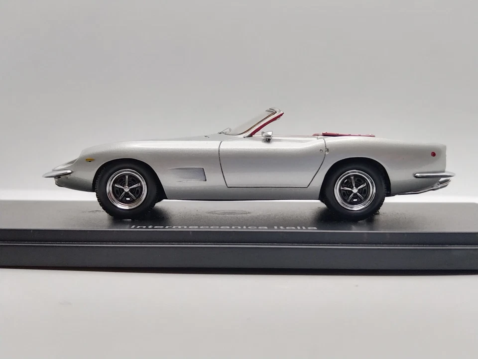 Automodello 1/43 1967 Intermeccanica Italia plata. Muy raro y limitado.  Foto 3 de 4