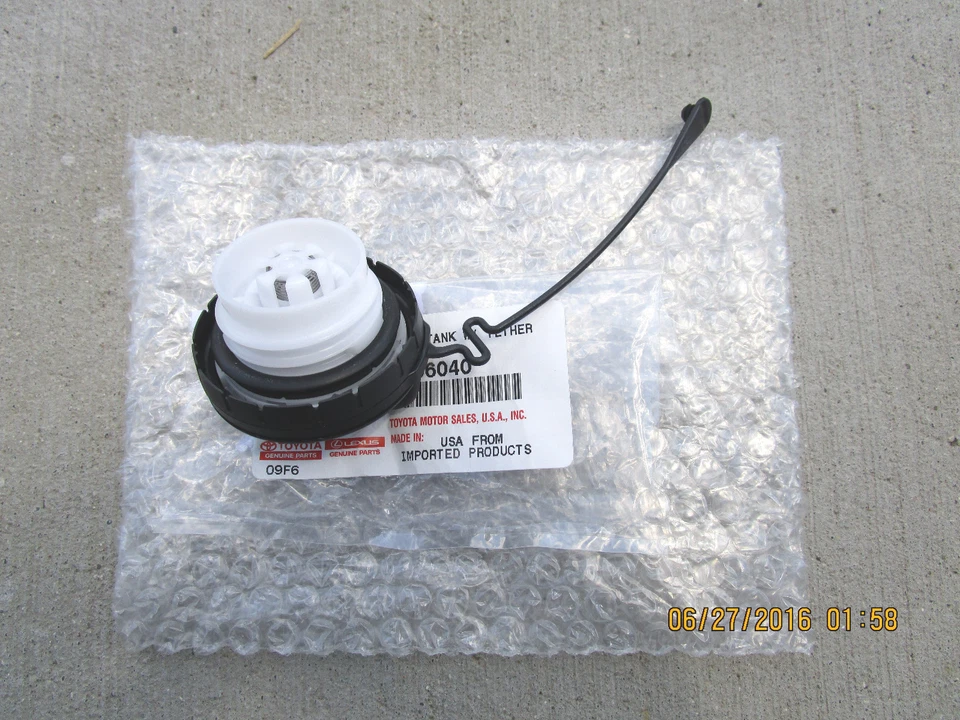 FITS: 08 - 15 TOYOTA LAND CRUISER 4D SUV FUEL GAS TANK CAP W/ TETHER OEM NEW - Image 3 of 4
