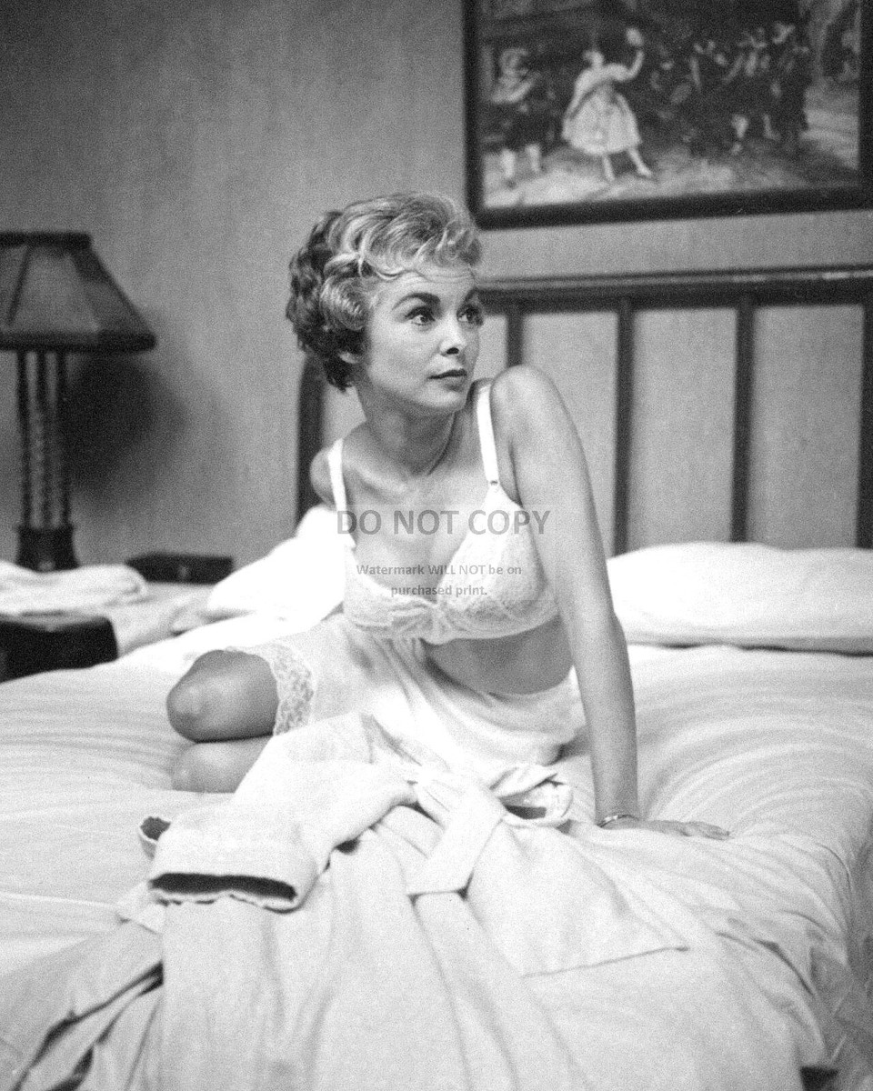 JANET LEIGH ON THE SET OF "PSYCHO" - 8X10 PUBLICITY PHOTO (WW162) | eBay