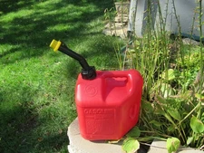 BLITZ 2 GALLONS 8 OZ. PLASTIC FUEL PRE-BAN Vented GAS CAN 1994 older vintage #JJ