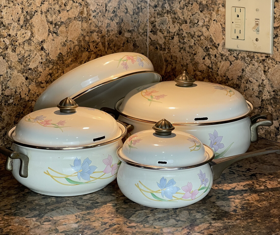 食器 Lily Vtg Lily Cookware Enamel 7 Pieces Set Pot Pan White Floral Brass