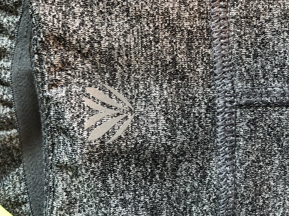 Forever 21 瑜伽背心锻炼绑带灰色上衣,尺寸 L — 第 3/4 张图片