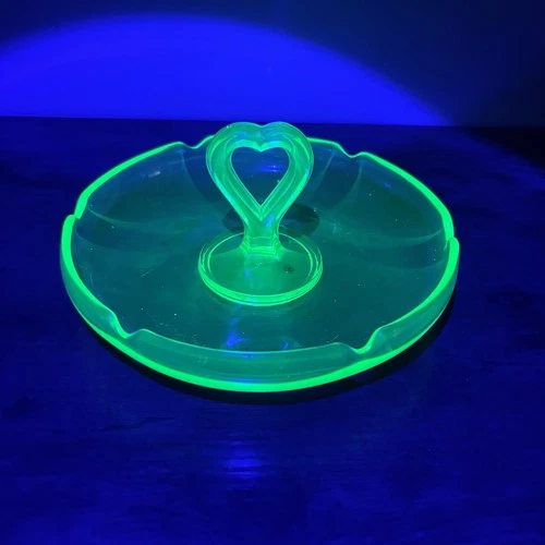 VTG Green URANIUM Depression Glass Ashtray Valentines Candy Heart Dish Handle