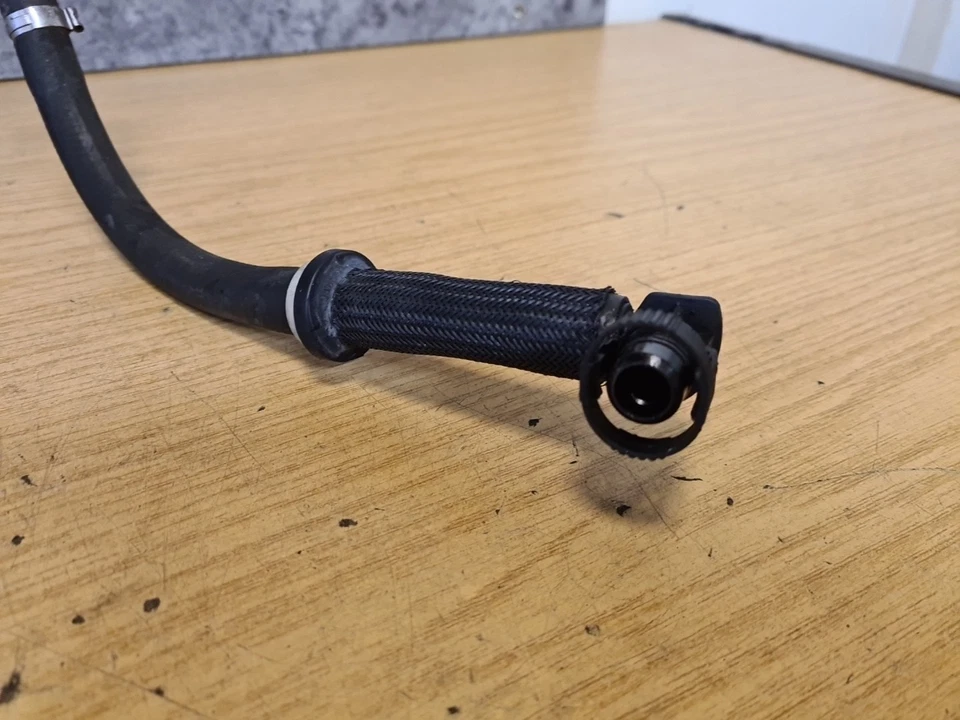 Volvo S60 MK1 2005 2,4 diésel freno bomba de vacío manguera tubo D5244T EU4 8685407 Foto 2 de 4