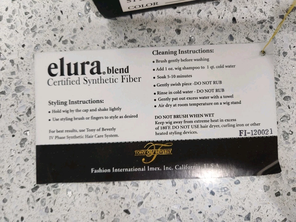 Peluca corta rizada gris Petite Ivy de Tony Of Beverly 56 talla PETITE Foto 4 de 4