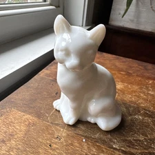Vintage Fenton Solid White Milk Glass Sitting Cat figurine