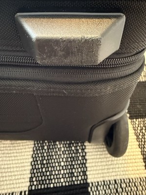 Tumi Alpha 2 Luggage Carry-On in Black In Good Conditions