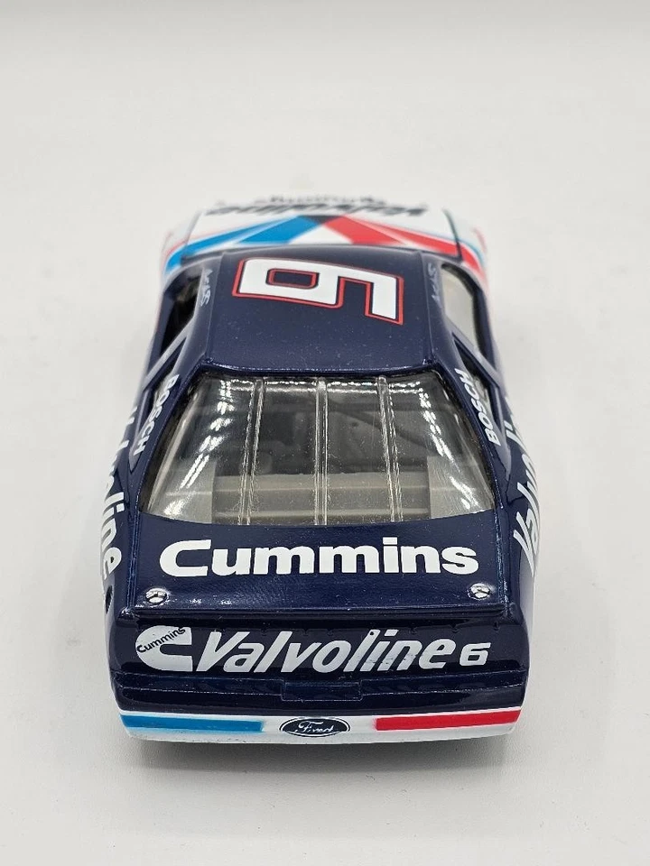 Mark Martin #6 Valvoline Ford Thunderbird - 1996 Revell 1:24th scale diecast - Image 3 of 4