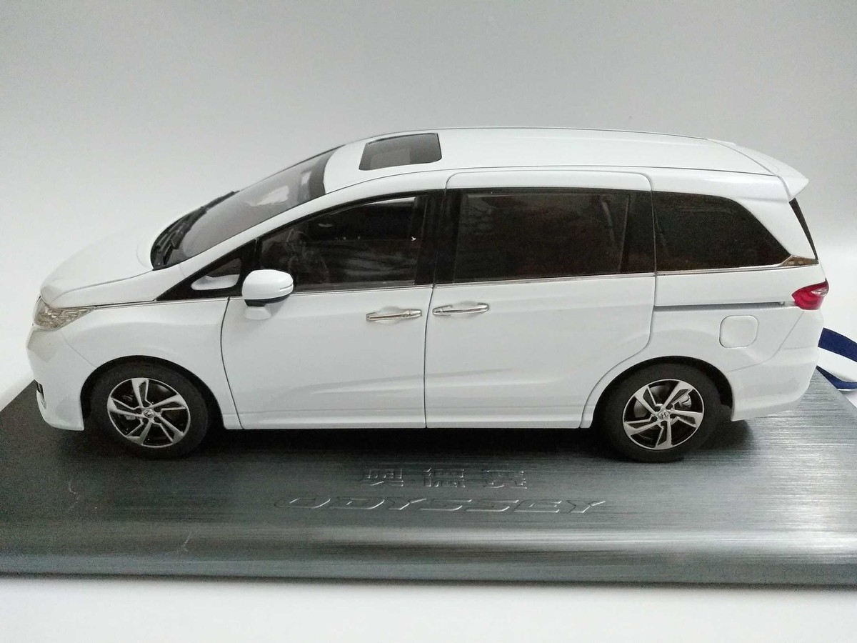 レア物　白　海外Honda特注1/18 ODYSSEY未開封 1/18 Dealer Edition 2022 Honda Odyssey (White) Diecast Car