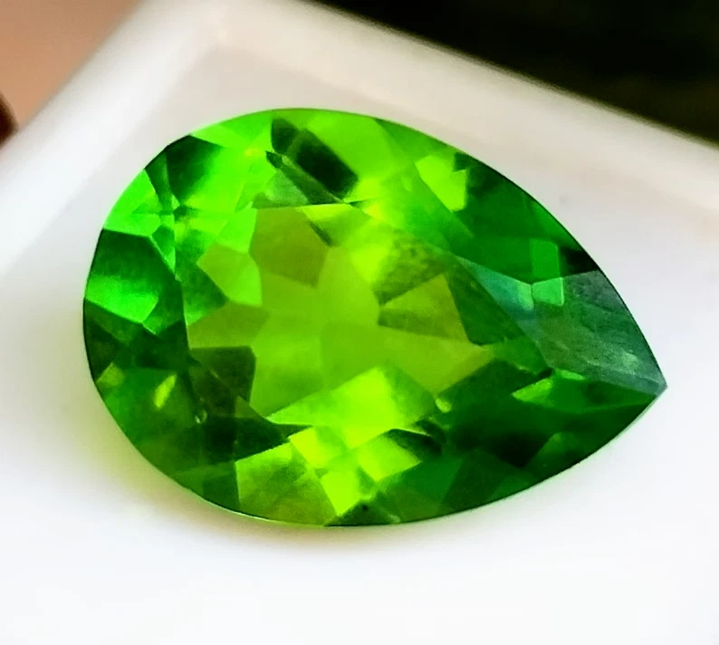 Piedra preciosa suelta genuina peridoto verde natural corte pera de 12-14 quilates certificada por EGL Foto 4 de 4
