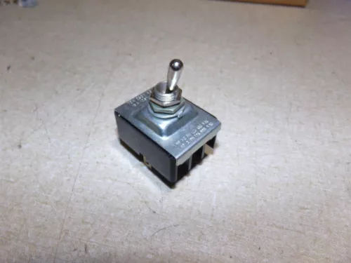NEW Cutler Hammer 8946K535 366.116.0357 Toggle Switch 1HP 10A@250V 15A@125V