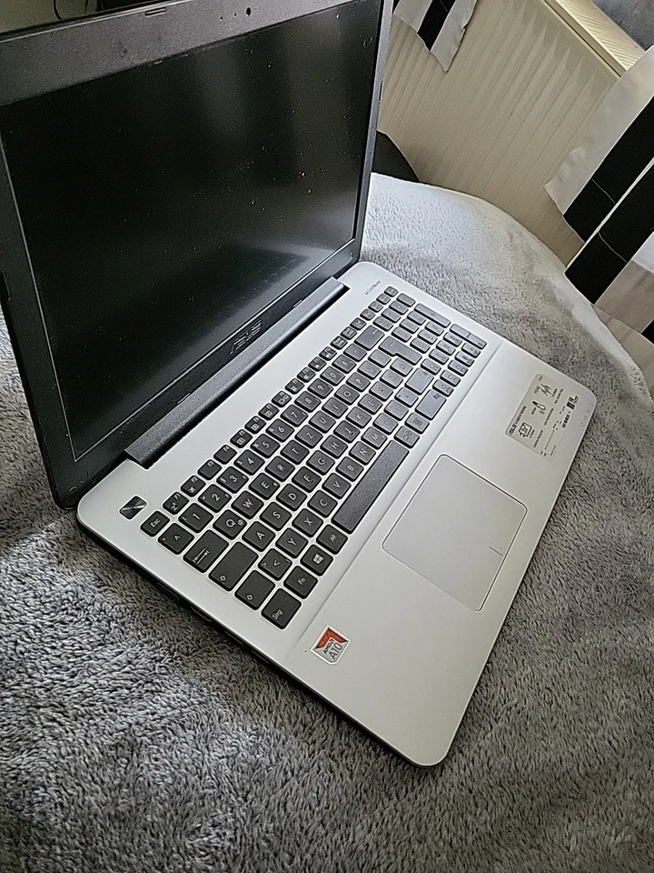 ASUS VivoBook F555Q Laptop AMD A10  Office / Gaming Laptop - Bild 2 von 4