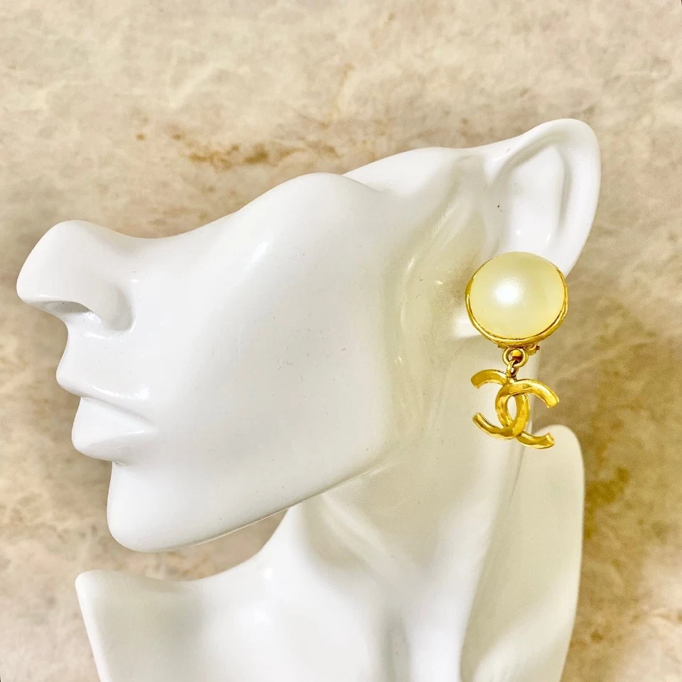 CHANEL Earrings Coco Mark Pearl Swing Gold Logo Vintage Good Condition Lady S01 - Image 4 of 4