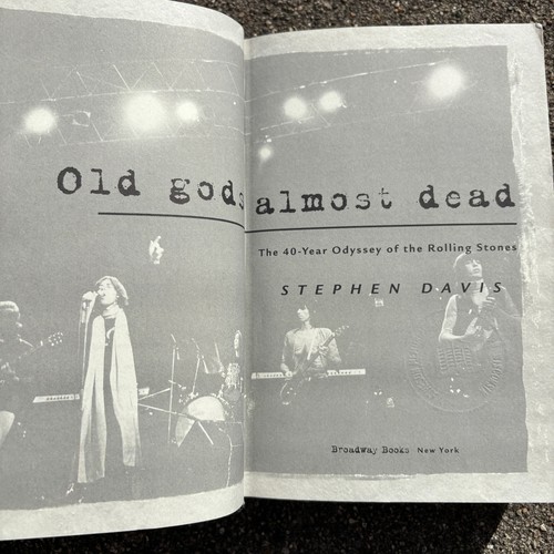 The Rolling Stones Mixed Lot: Get Yer Ya-Ya's Out CD & Old Gods Almost Dead Book - Imagen 8 de 8