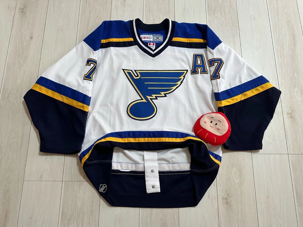 Real VS. Fake hockey jerseys (CCM edition) 