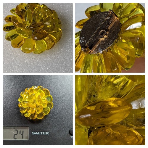 Vintage Brosche Blume Cluster gelb & goldfarben Kunststoff/Lucit 5,2 cm Durchmesser